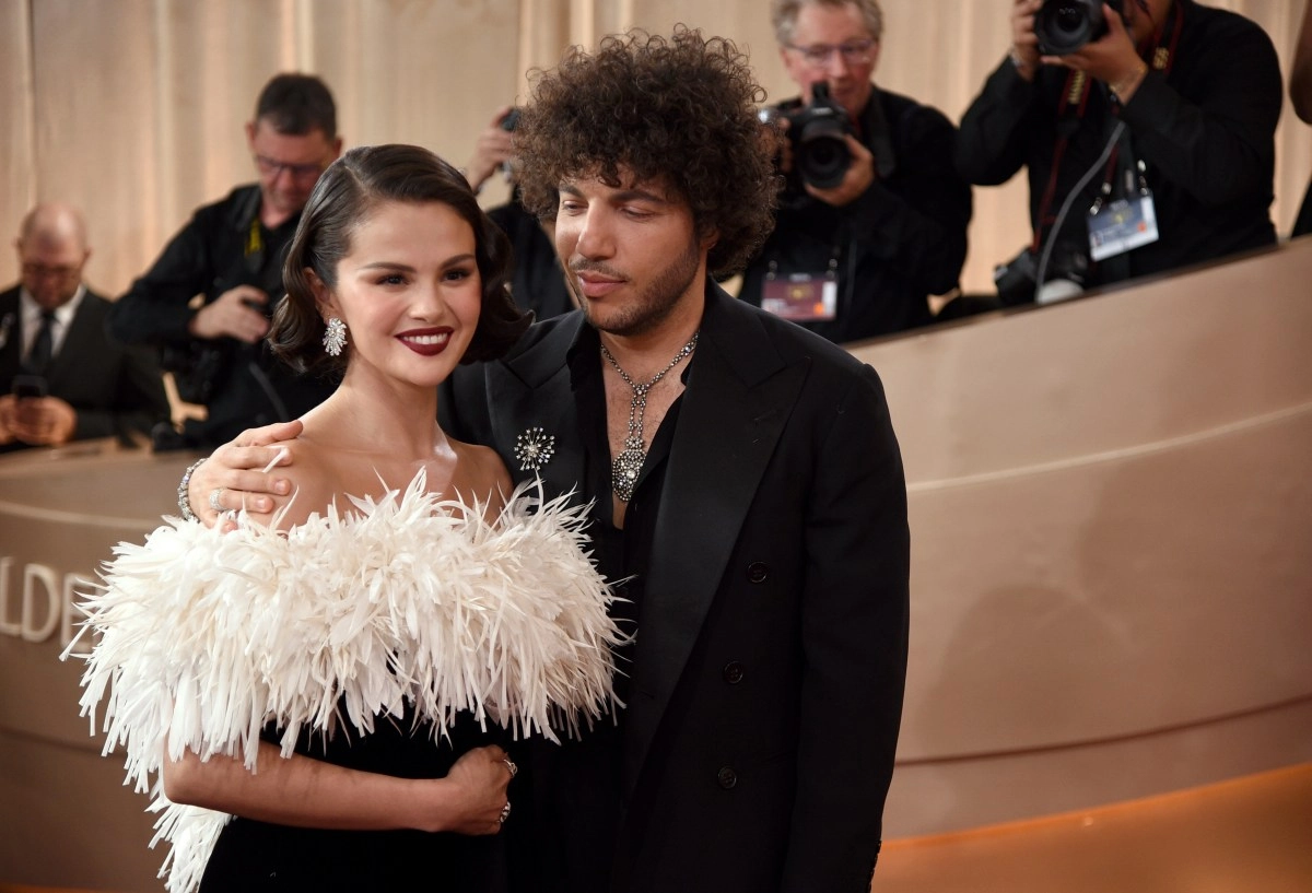 Amid hygiene controversy Selena Gomez reaffirms her love for Benny Blanco