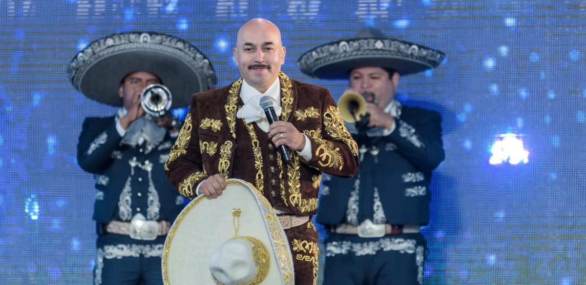 Lupillo Rivera debuts romance with beautiful Dominican woman amid his dispute with Belinda