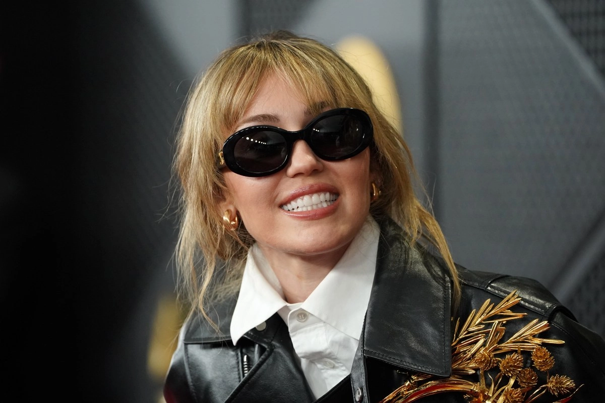 Disney released the first preview of the Hannah Montana anniversary special