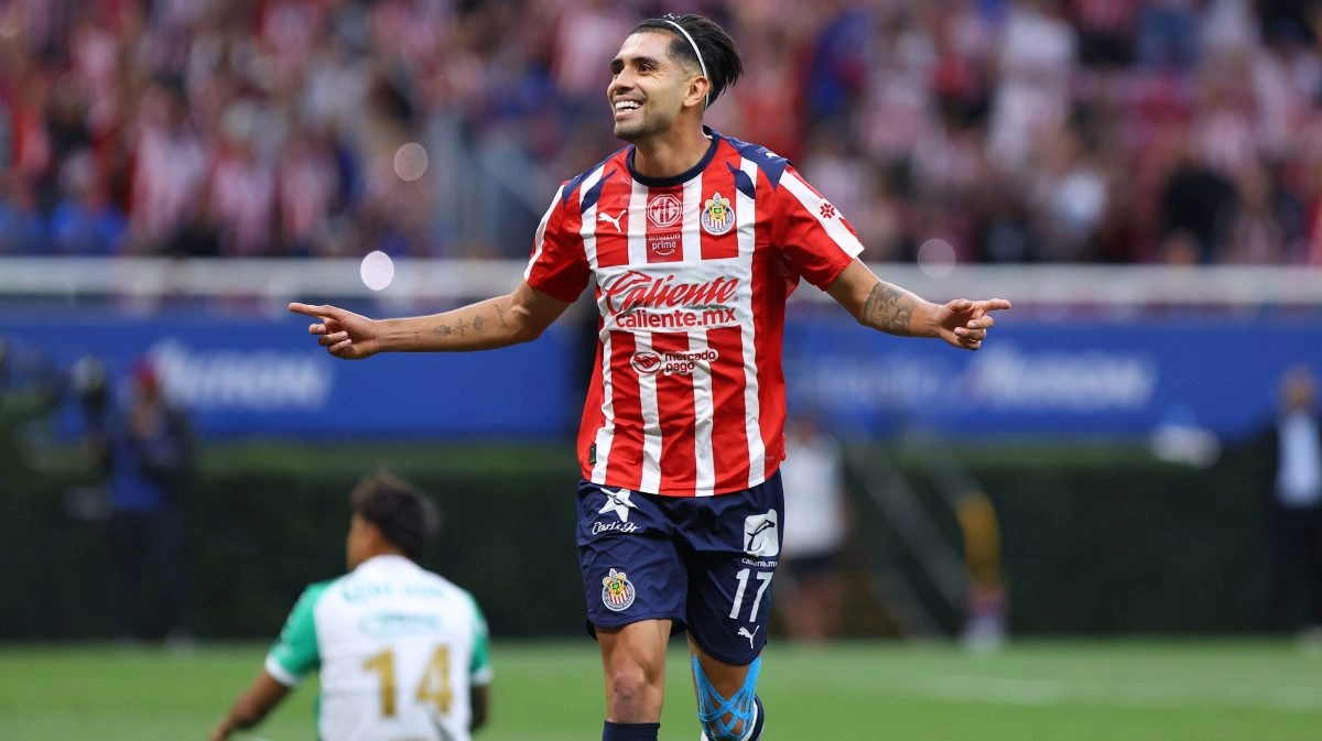 La 039Hormiga039 Gonzalez with a brace and a brilliant backheel goal from Ricardo Marin Chivas beat Santos Laguna