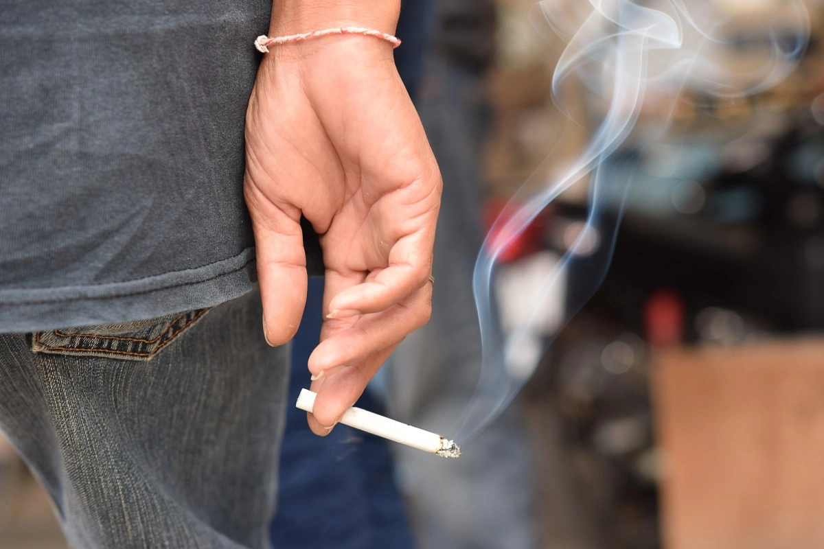 Is smoking legal outside a restaurant in Arizona This says the law