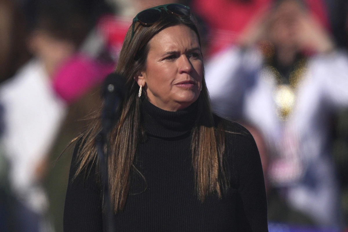 Restaurant employees prevent the governor of Arkansas from finishing lunch