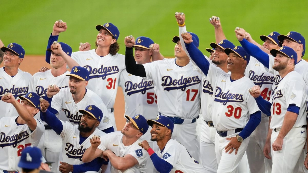Dodgers receive their incredible rings and then win with first save from Boricua Diaz