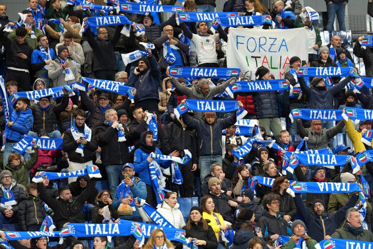 Canada exchanges its jersey with Italian fans ahead of the 2026 World Cup