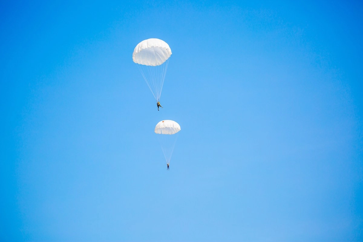 Parachutist dies after collision while jumping in Washington what is known about the accident