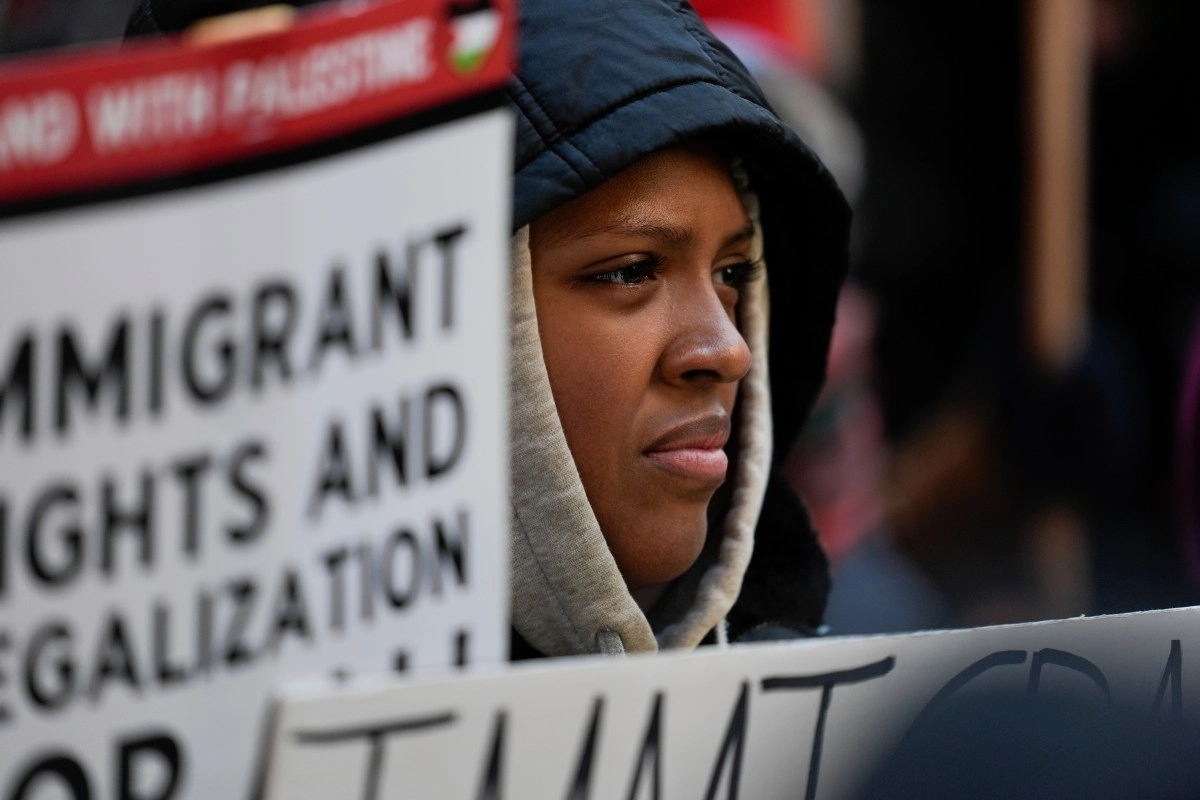 They denounce inhumane conditions against migrants detained in building 26 of Federal Plaza in NY