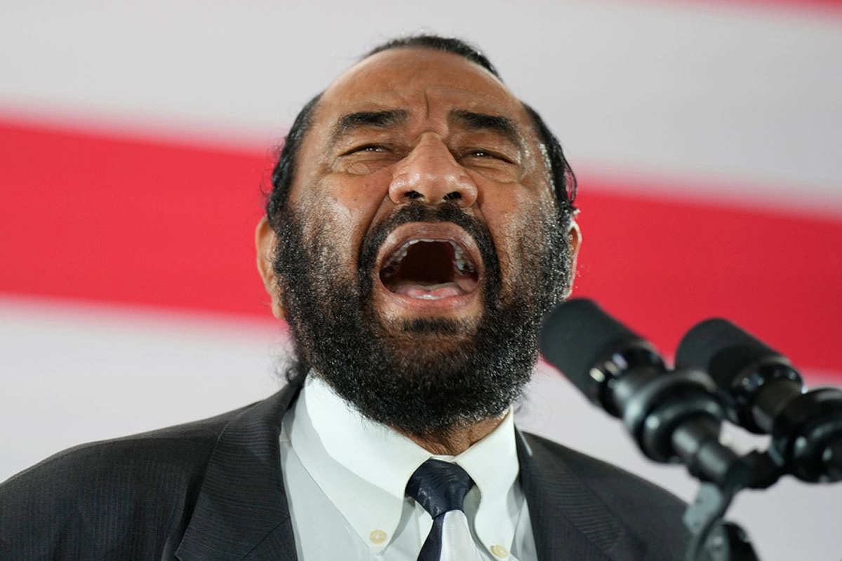 Al Green reacts to Donald Trumps derogatory comments by calling him mentally defective