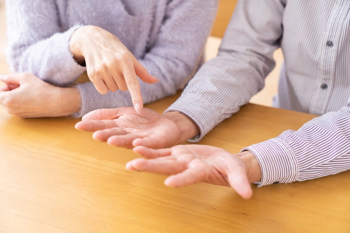 What moles on your hands mean revelations about your destiny