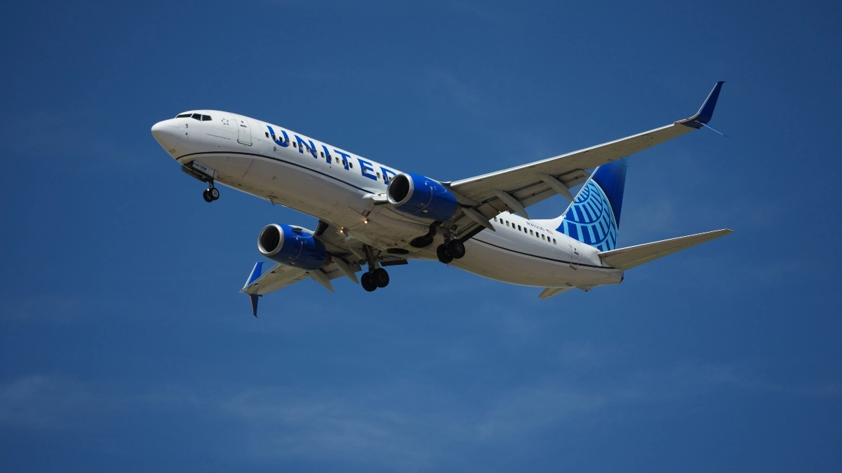 United Airlines flight from Chicago to Minneapolis made emergency landing due to aggressive passenger