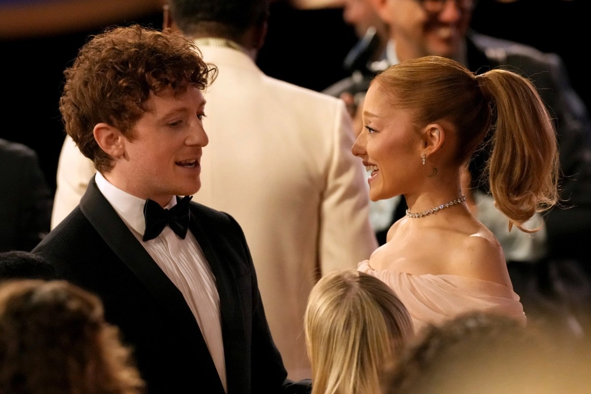 Ethan Slater dodges questions about his relationship with Ariana Grande