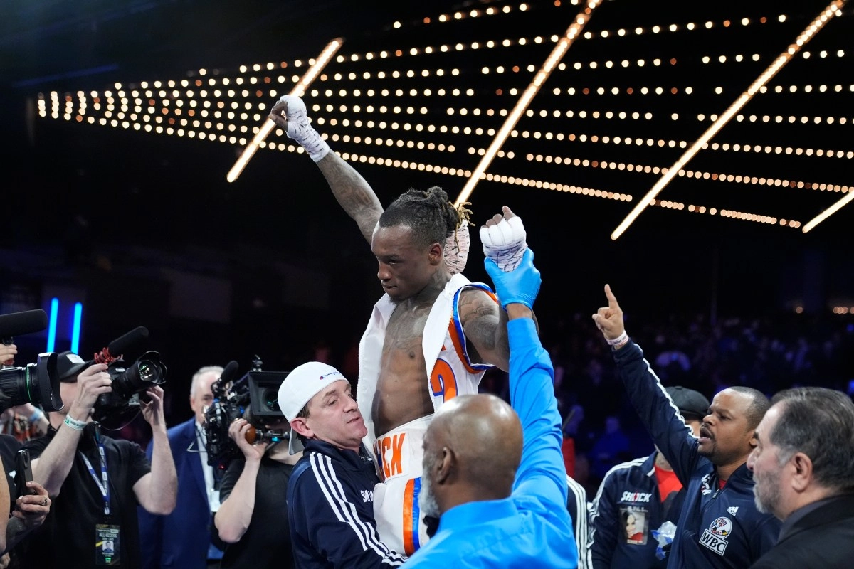 OShaquie Foster fought to retain his title against Raymond Ford