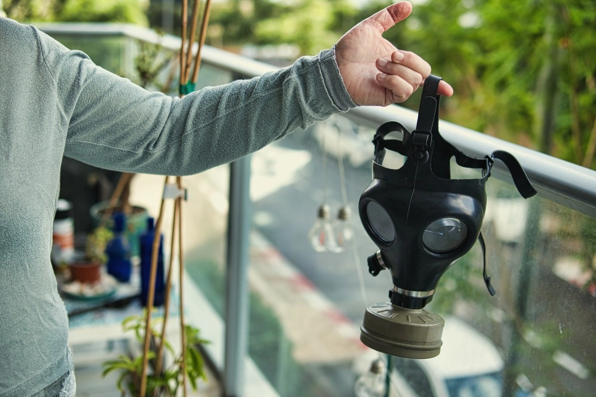Oregon couple sues neighbor over unbearable stench that forced them to wear gas masks