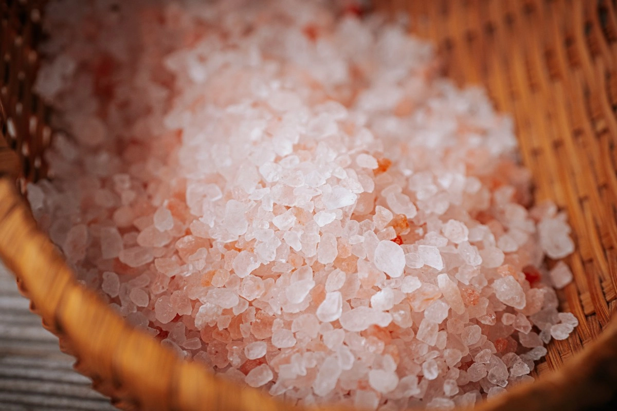 How to perform baths with coarse salt to cleanse bad energies