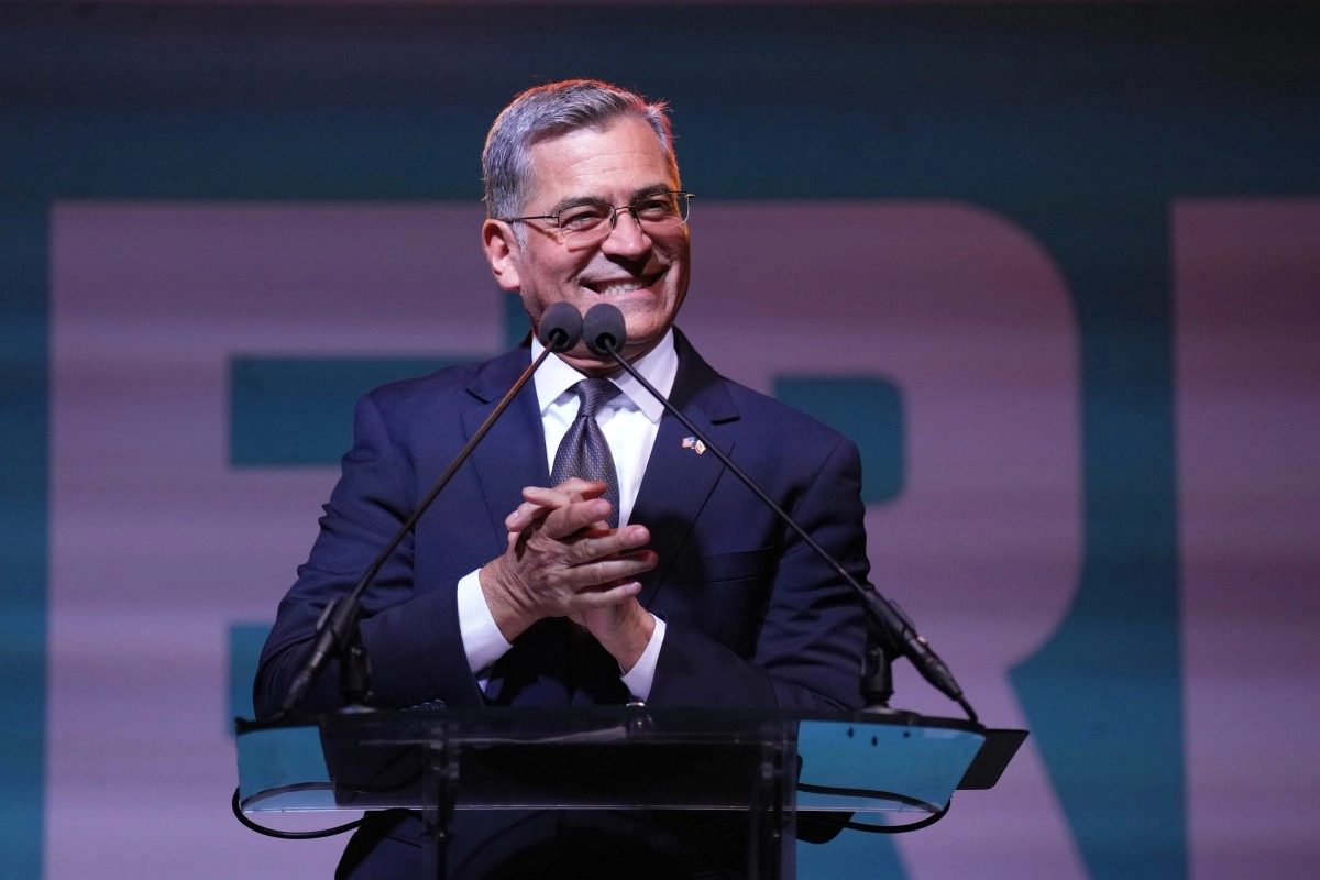 Becerra closes gap with Hilton in California gubernatorial primary