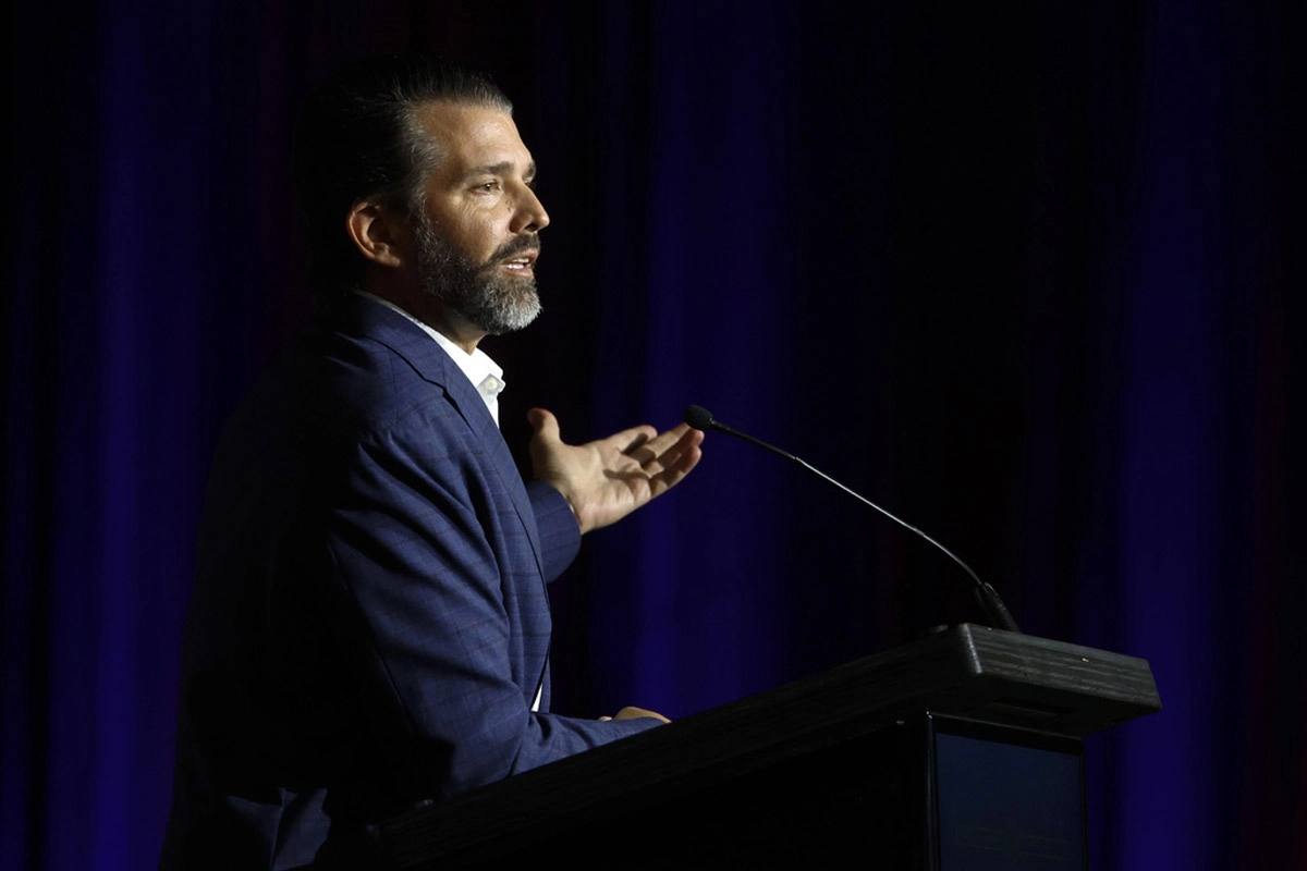 Donald Trump Jr is linked to the scandal of a millionaire loan obtained through the government