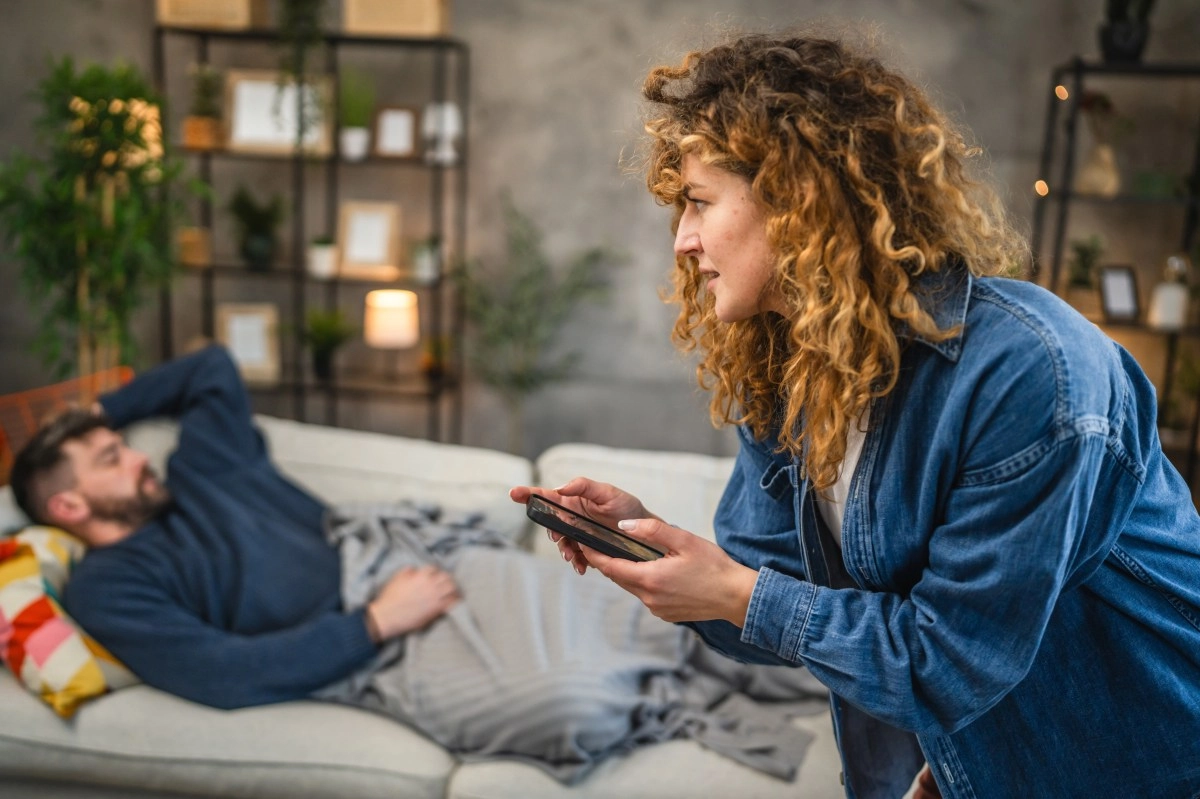 Find out if your zodiac sign is one of those who would spy on your partners cell phone
