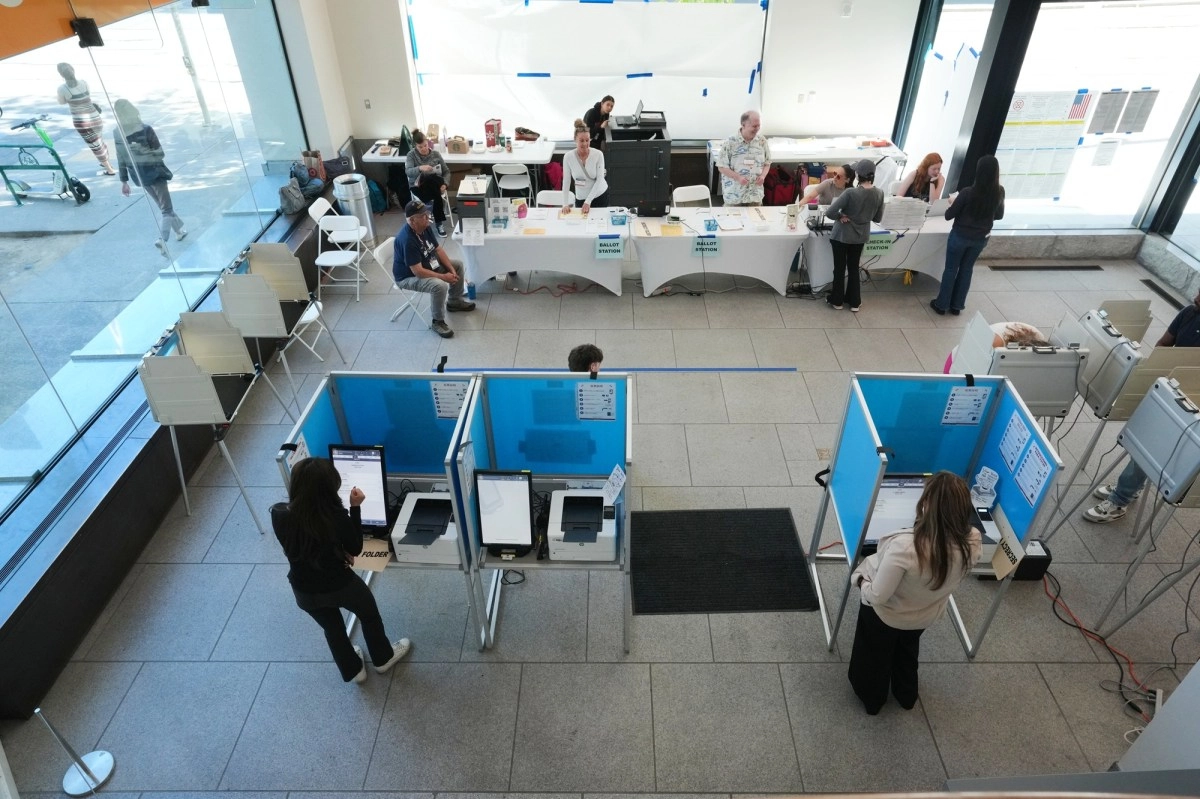 Latino voters lose confidence in the US electoral system report reveals