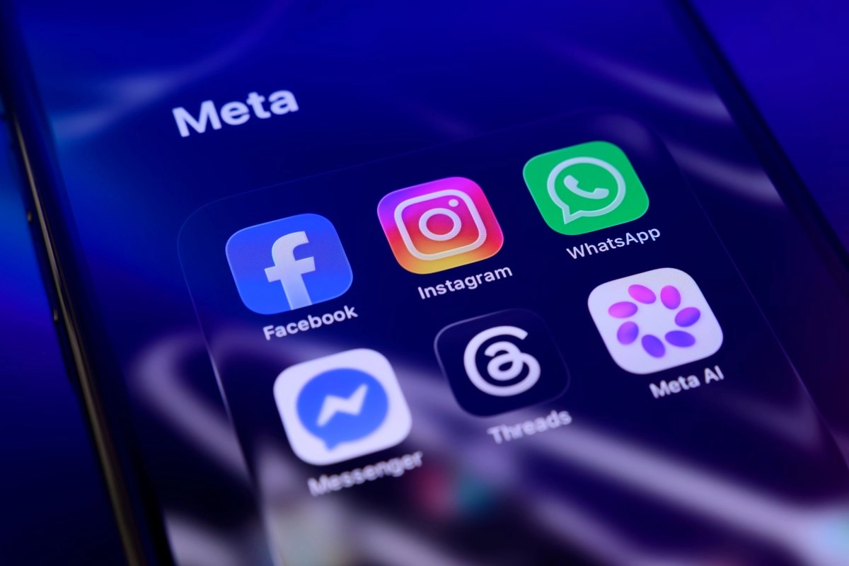 Users report massive failures on Facebook Instagram WhatsApp and Messenger