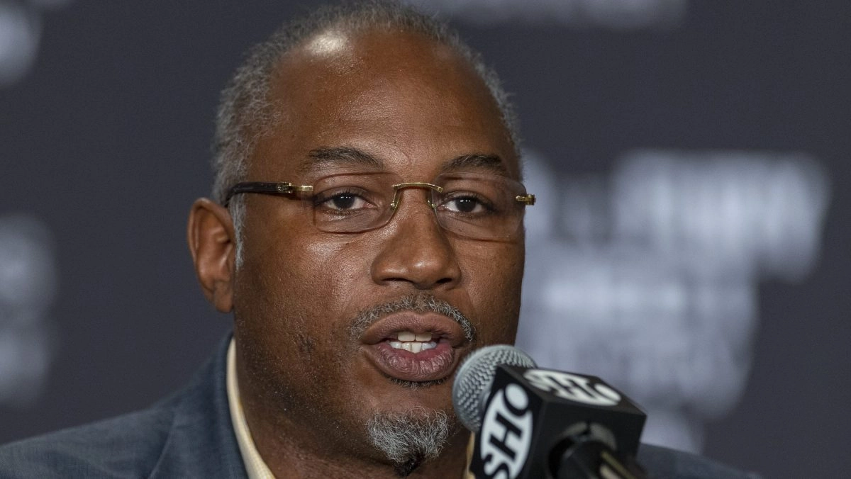 Lennox Lewis assures that nobody can beat David Benavidez