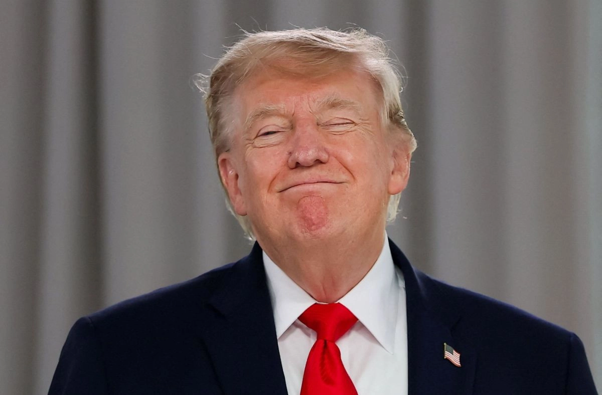 Trump cancels hearing for intelligence chief and keeps Pulte in office