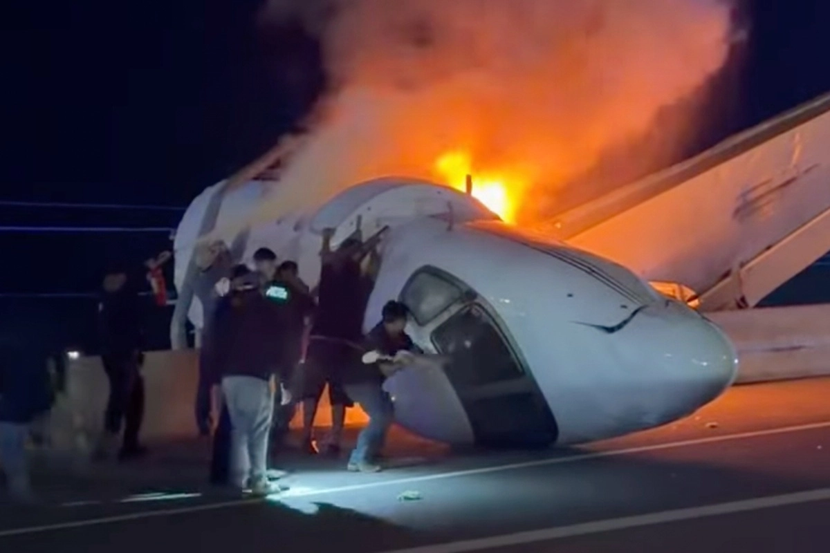 Private jet split in two after crashing on Texas highway
