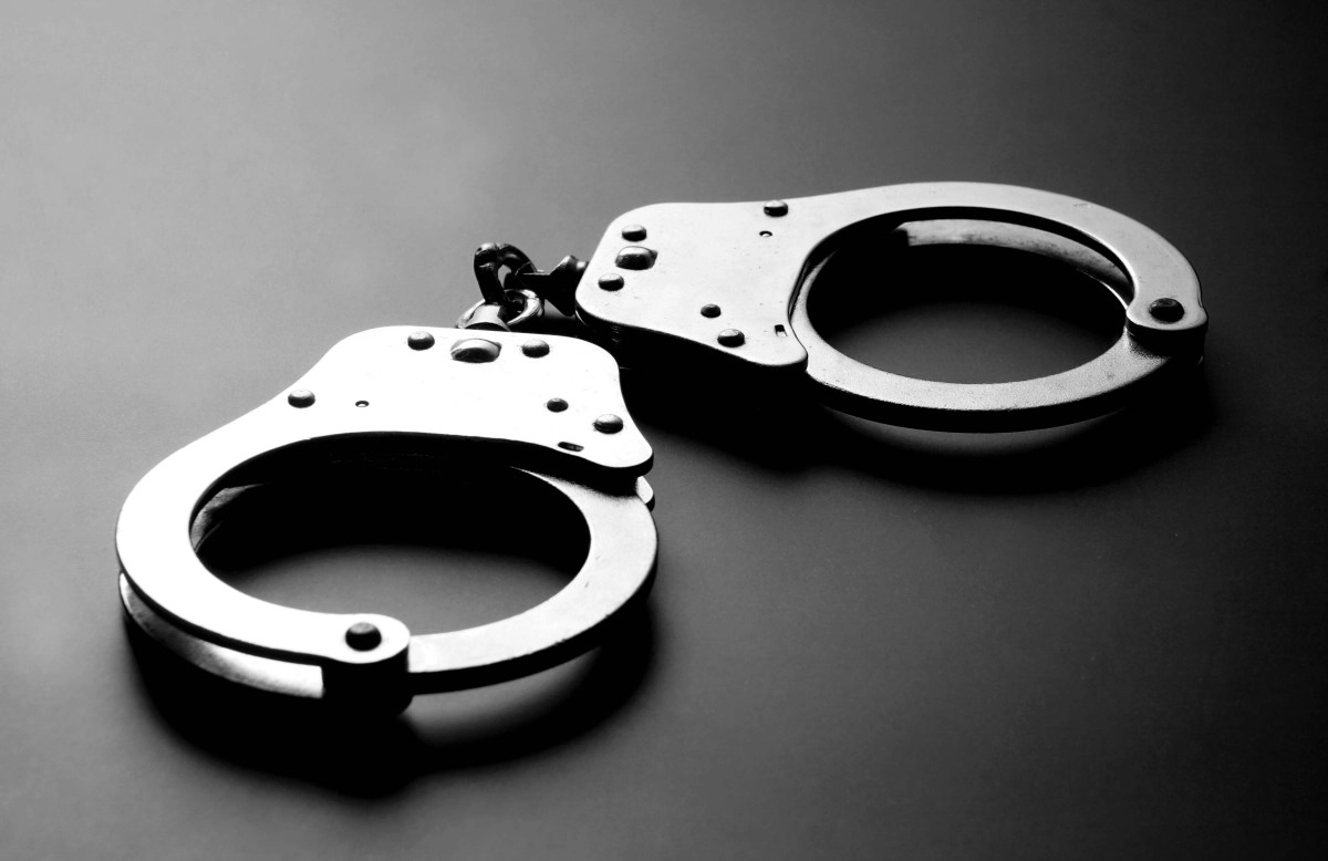 Couple arrested after being caught having sex in Arizona restaurant before robbing it