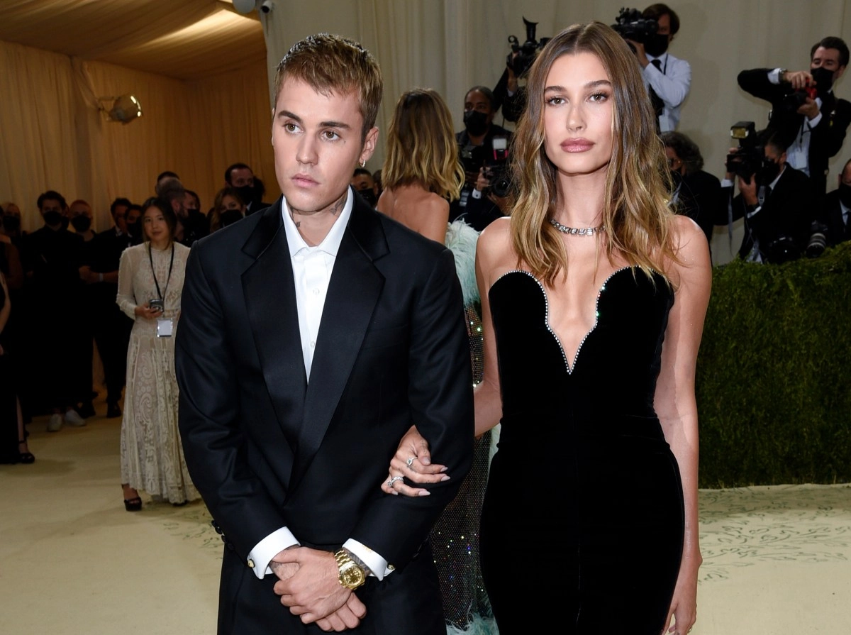 Hailey Bieber confesses that she and Justin always share clothes