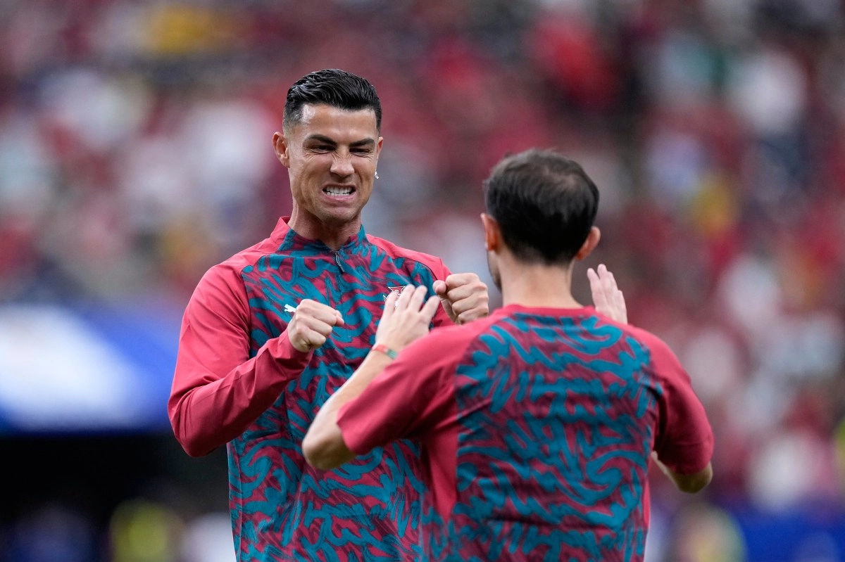 Cristiano Ronaldo shows a Portugal team always united