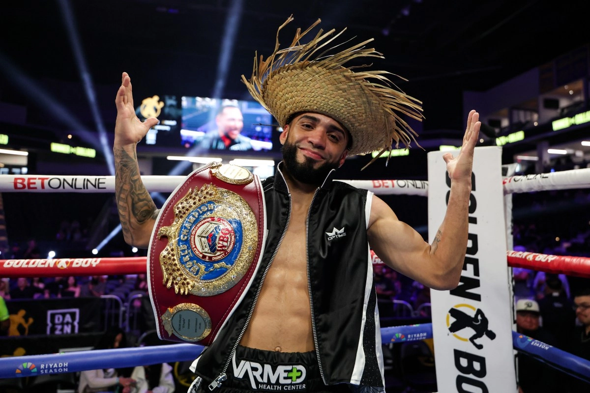 Oscar Collazo showed off his Puerto Rican power to knock out Neider Valdez