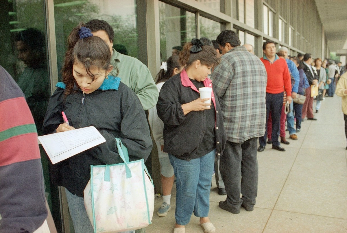 Trump proposes raising the cost of citizenship and removing discounts for migrants