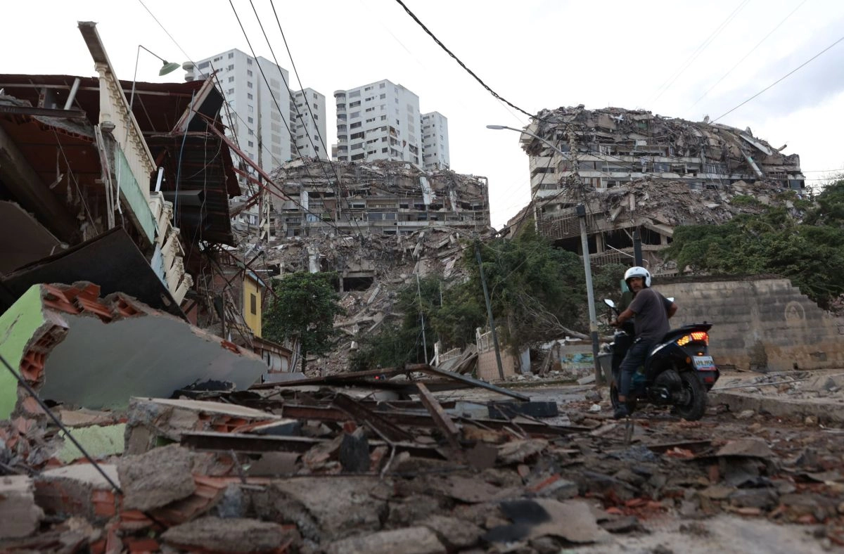 Earthquake in Venezuela leaves dozens dead and causes national emergency