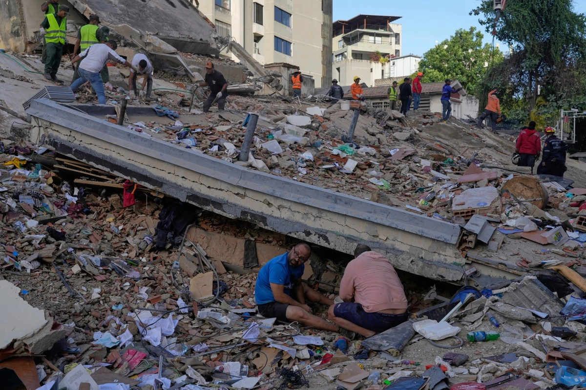 Religious celebration in La Guaira went from dancing to despair due to earthquakes in Venezuela VIDEO