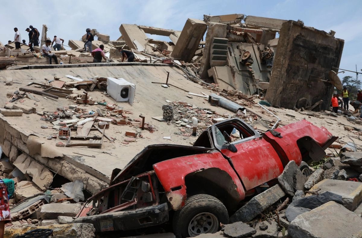 The death toll doubles in Venezuela search for survivors continues against the clock