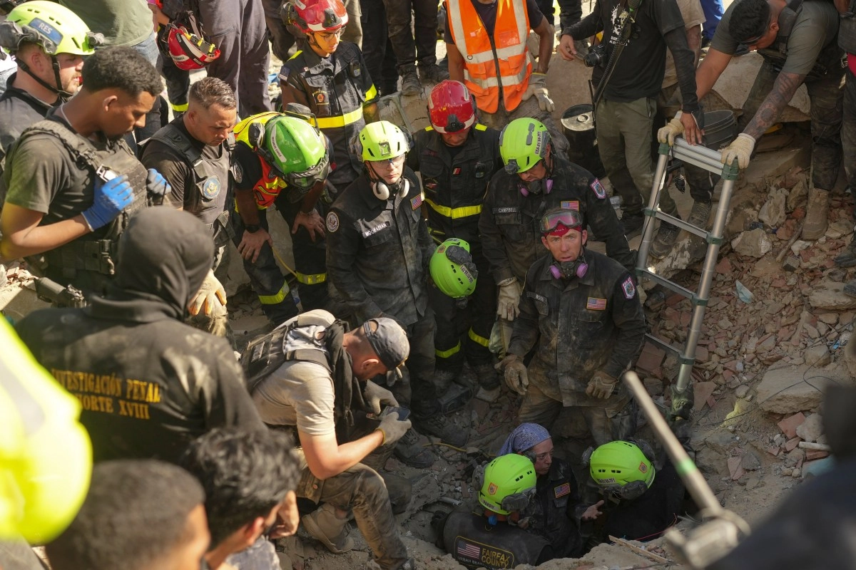 Los Angeles firefighters help in rescues after earthquakes in Venezuela