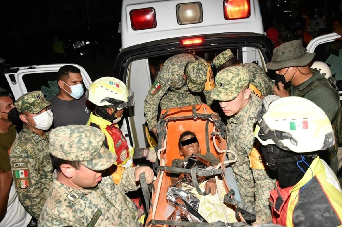 Mexican Army rescues a 9yearold boy alive from the rubble in Venezuela
