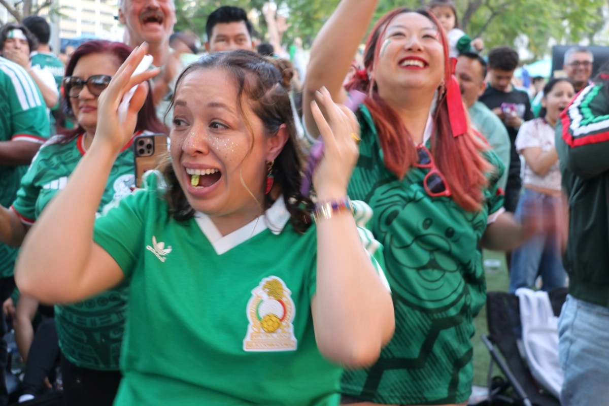 We are Mexicans and we dont give up happiness in Los Angeles for the victory of El Tri