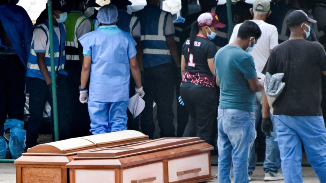 Im afraid of what Im going to see in there this is the improvised morgue in La Guaira where the corpses accumulate