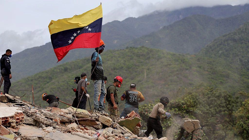 What did it feel like to return to La Guaira and see that the place where I was born is now devastated and with corpses 