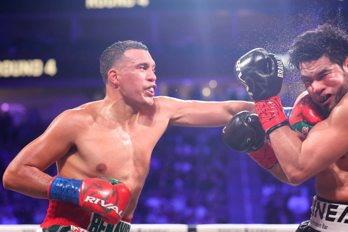 David Benavdez is praised by Floyd Mayweather Jr