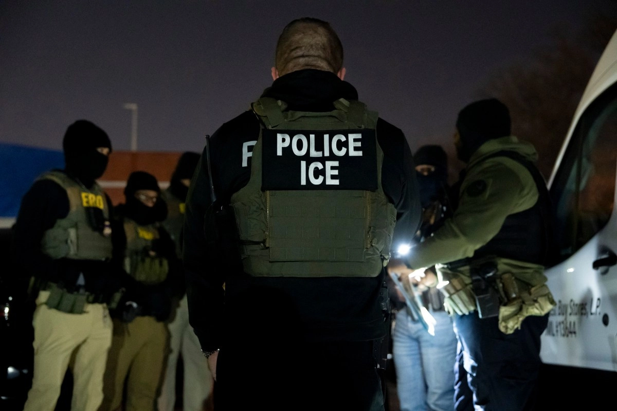 What are the differences between a regular ICE deportation and an expedited deportation