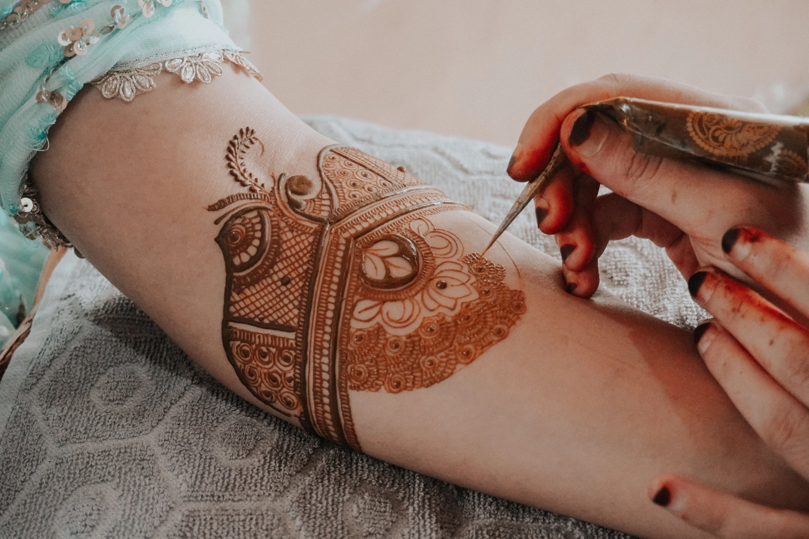 Experts Discuss the Potential Skin Benefits of Natural Henna Art