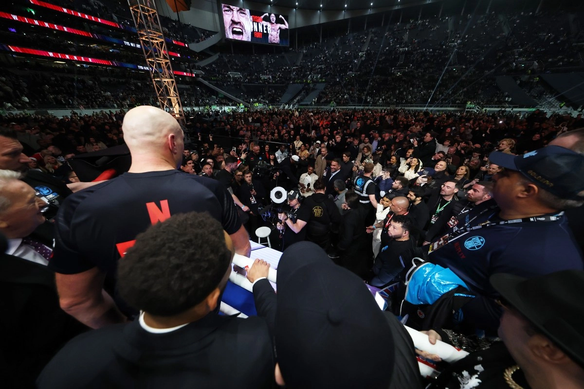 They rule out that the fight between Joshua and Fury will have a schedule change in the United Kingdom