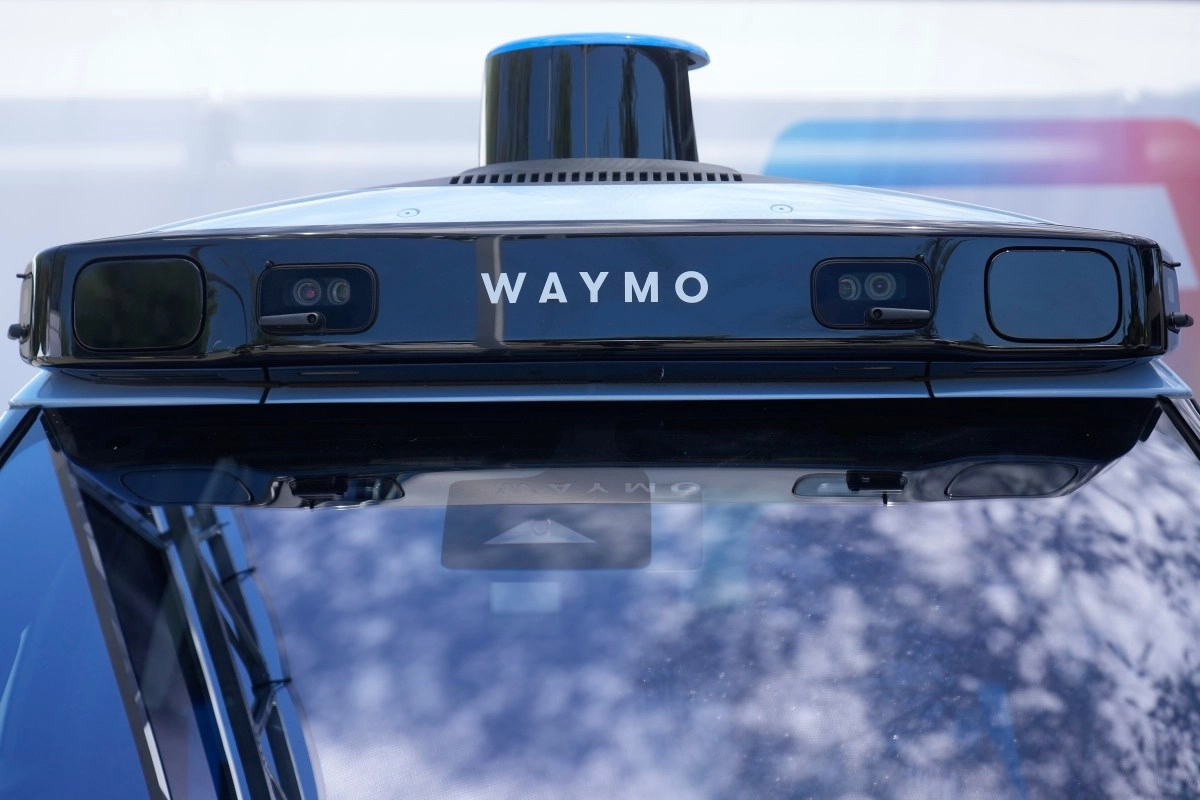 Man vandalizes Waymo selfdriving taxi in Los Angeles