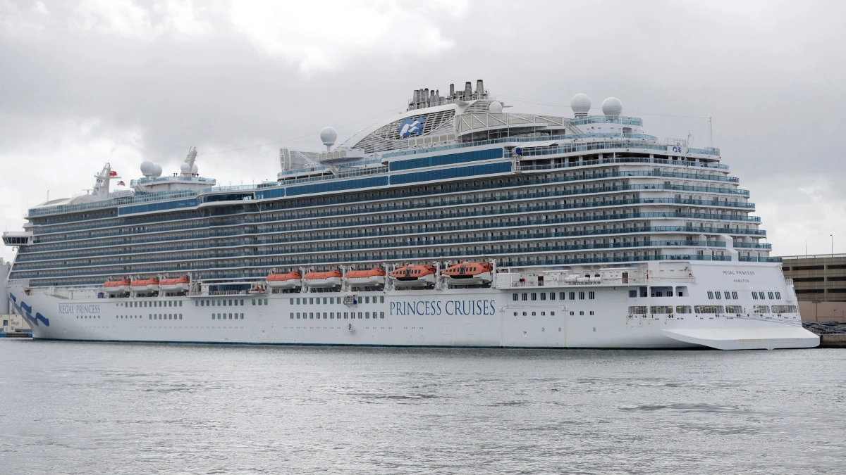 A member of the Regal Princess cruise ship that left Florida dies after falling into the sea in the Mexican Caribbean
