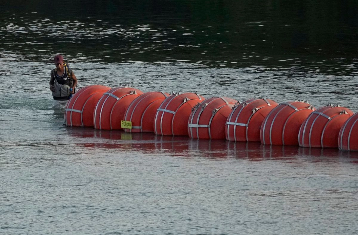 Rio Bravo drags down Abbotts floating wall that sought to stop immigrants