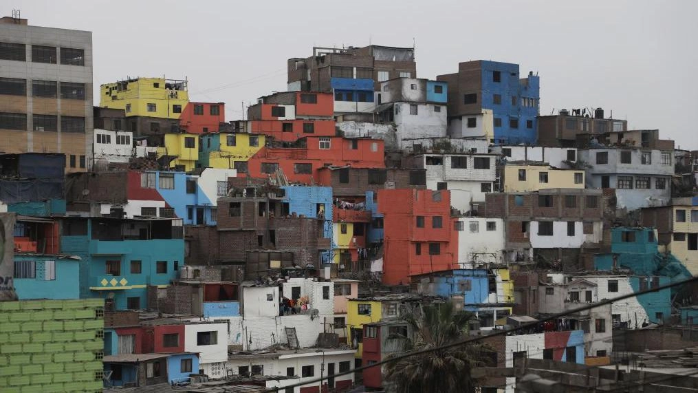 Why are there so many unfinished houses in Peru