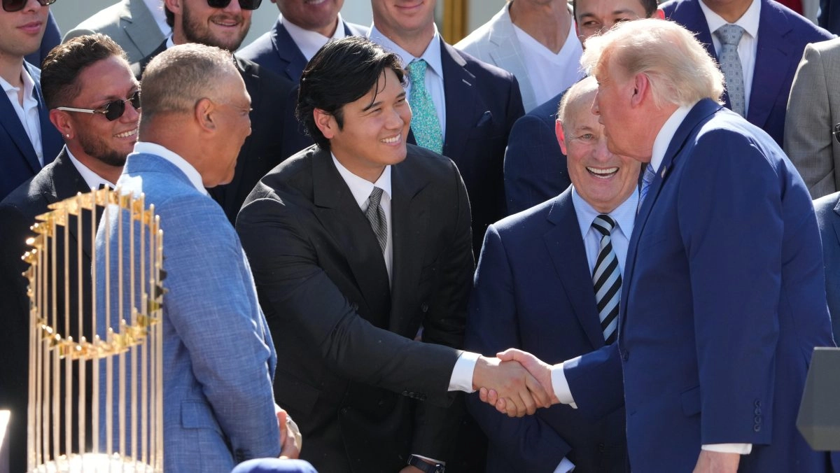 Without Mookie Betts or Kik Hernndez Dodgers visit the White House amid controversy