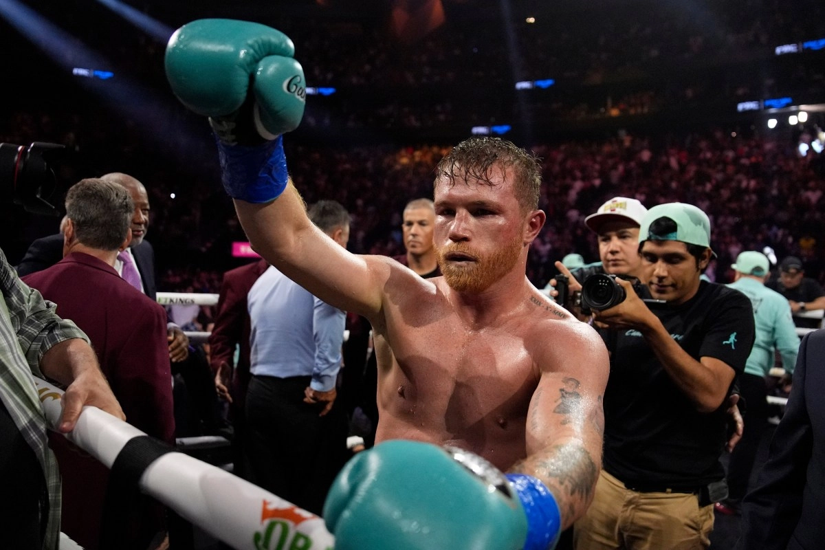 Canelo lvarez once again rejects a fight against Benavdez Hes a heavyweight its not fair