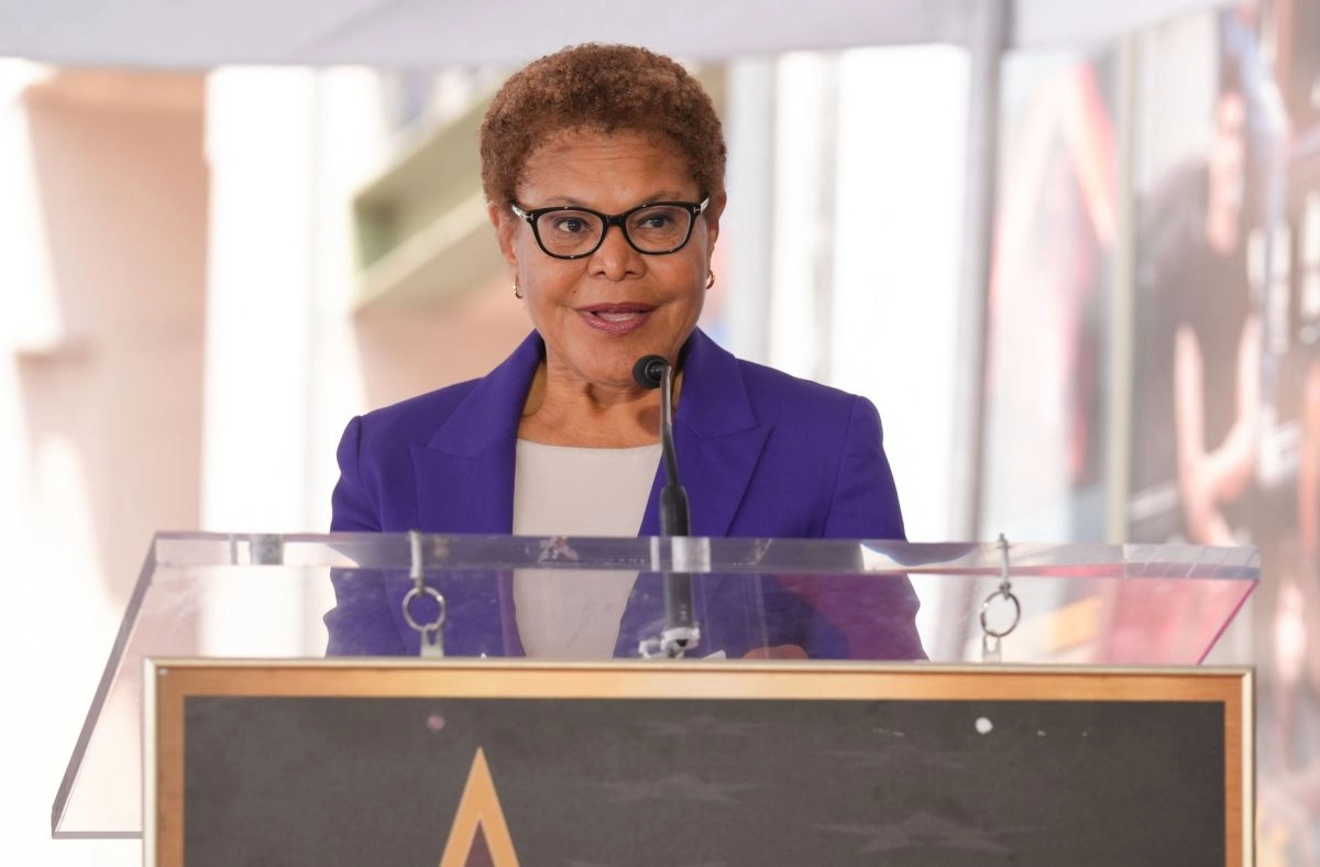 Karen Bass faces questions over chats that are deleted every 24 hours and complicate access to official records