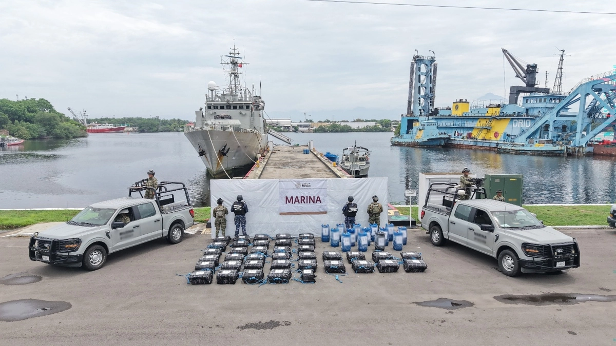 Navy seizes more than a ton of cocaine after intercepting a vessel in Chiapas